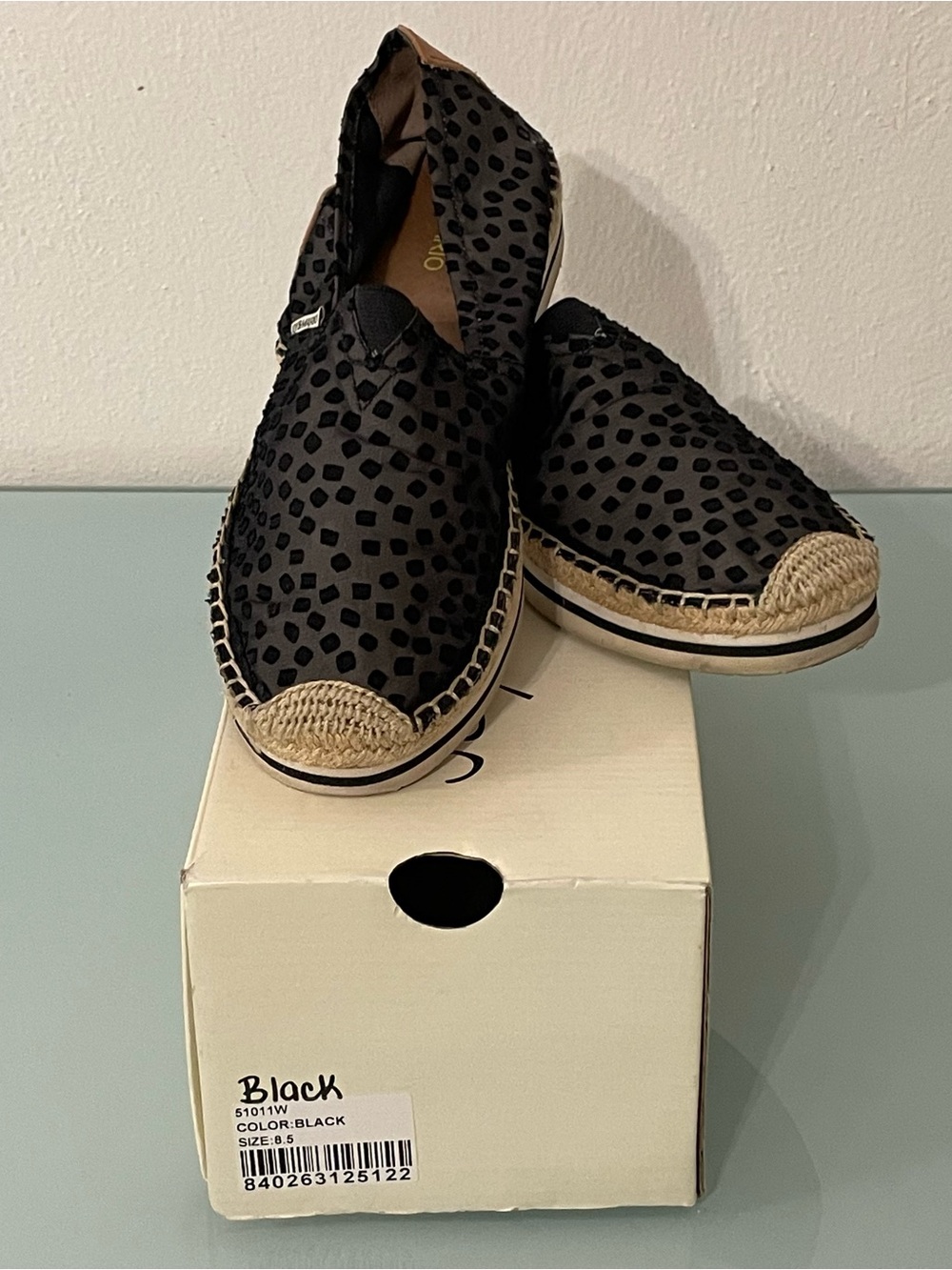 Joy & Mario canvas print,  lightweight, woven edge espadrilles. Sz 8.5